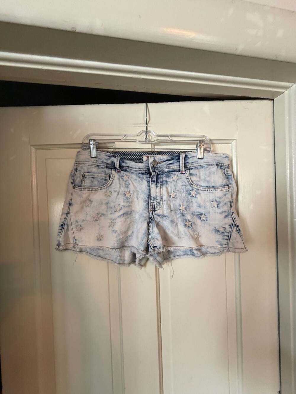 lei Ashley Lowrise Acid Wash Star Print Denim Shorts Size 13
